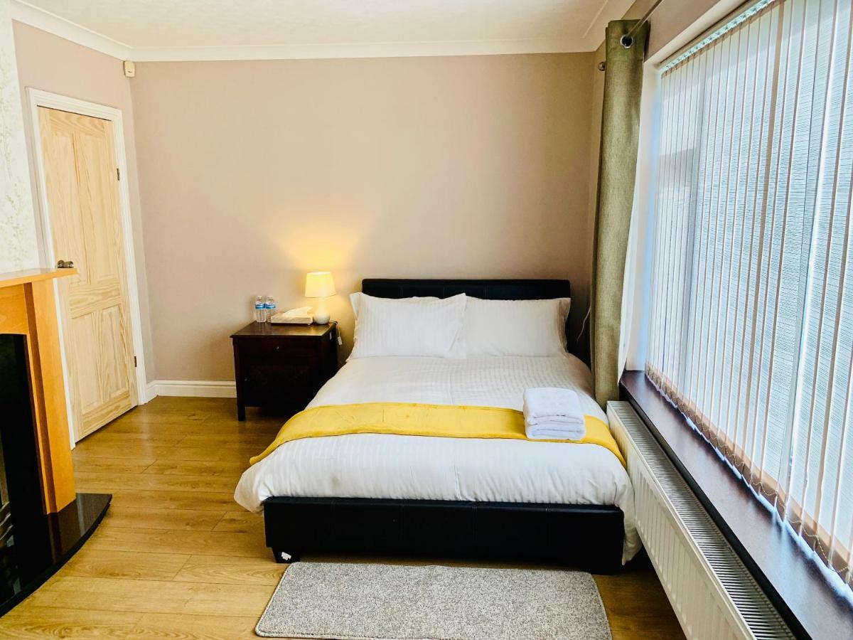 Housefield Stay Bucknall  Exterior photo
